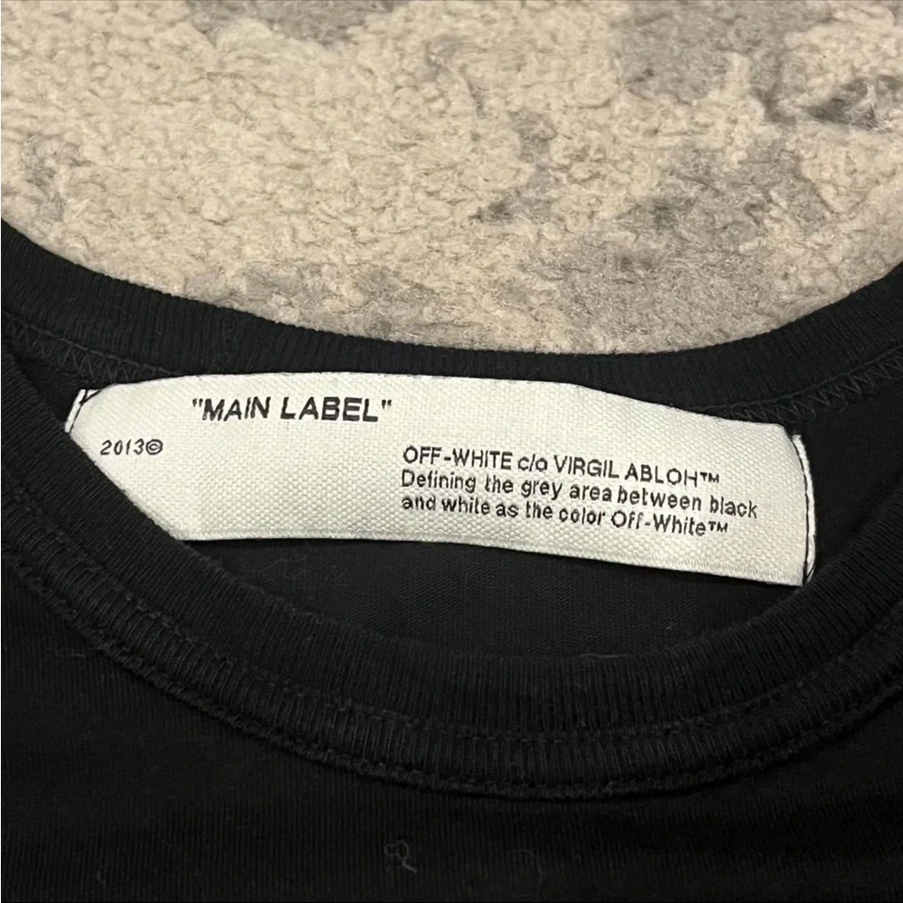 Off-White Black Graphic T-Shirt - Picture 2 of 4